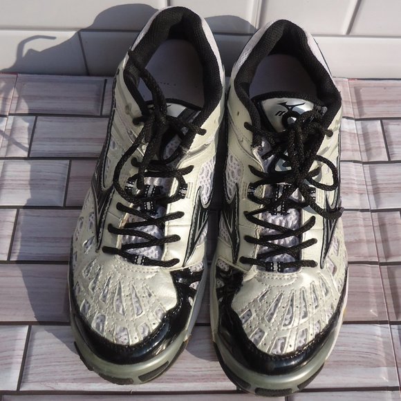 SIZE W8.5. Mizuno Wave lightning volleyball/ running sneakers shoes. - Picture 2 of 16